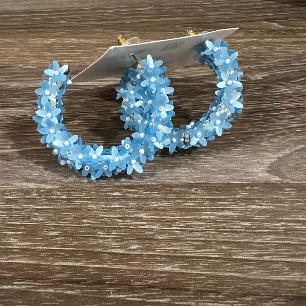 NWT BLUE FLORAL STATEMENT HOOP EARRINGS